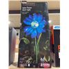 Image 2 : Moonrays Solar Flower Stick Light