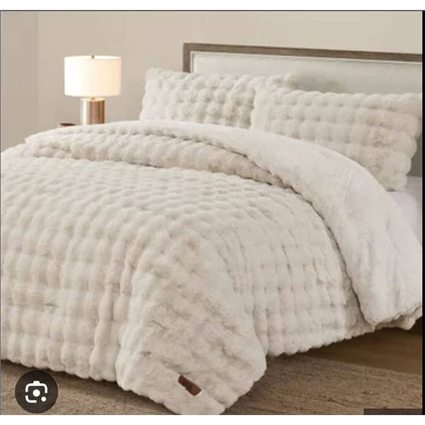 Frye 3 Piece Faux Fur King Comforter And 2 Pillow Shams