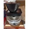 Image 2 : LOT OF 2 BENTO STYLE FOOD DISHES  & SALAD SPINNER