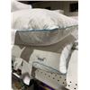 Image 3 : Lot of 2 Standard Down Alternative Bed Pillows