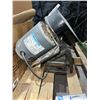 Image 4 : H.F. COO Metal Cutting Band Saw, 1/2 HP