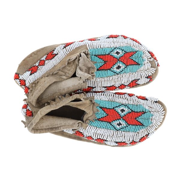 Lakota Sioux Beaded Hide Moccasins 1940-50s
