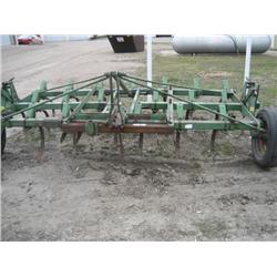 John Deere, 10 ft cultivator 3 pt. 