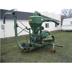 Neuero, Grain vac with hoses.