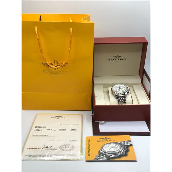 BRAND NEW WATCH IN BOX AND ACCESORIES