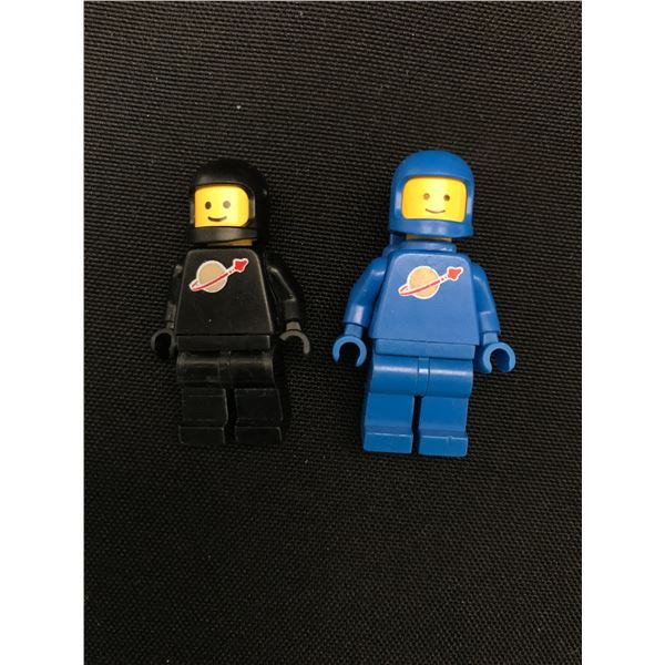 LOT OF 2 VINTAGE ASTRONAUT LEGO MINI FIGURES