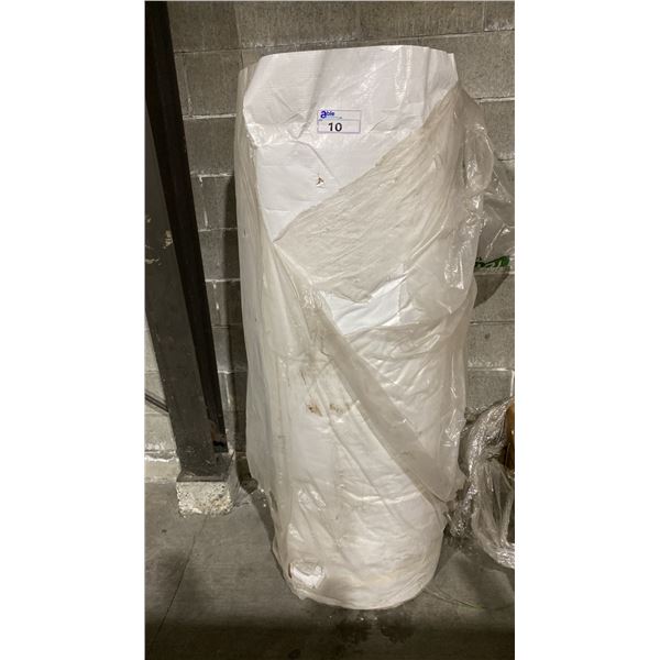 LARGE ROLL OF INSULATED REFLECTIVE BUILDING MATERIAL