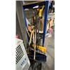 Image 1 : GROUP OF ASSORTED SHOVELS