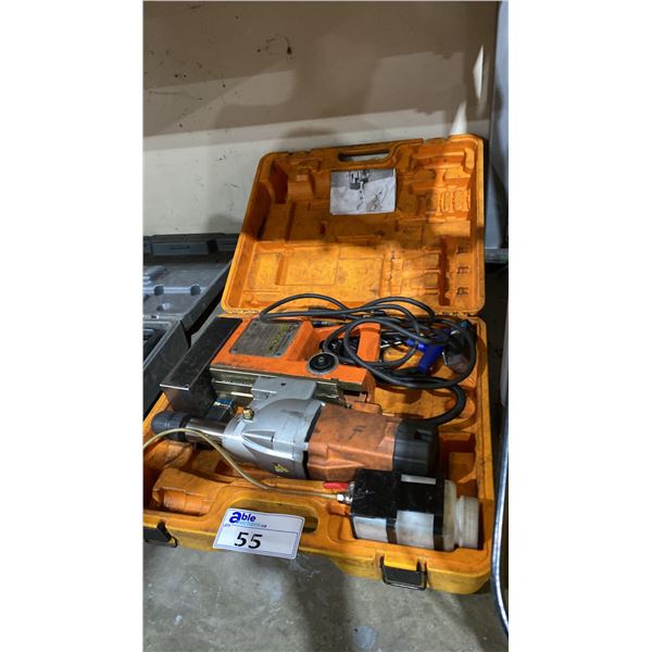 ORANGE HEAVY DUTY INDUSTRIAL ELECTRIC MAGNETIC DRILL PRESS IN HARD TRANSPORT CASE