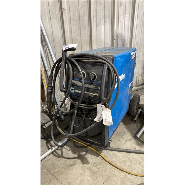 MILLER MILLERMATIC 252 INDUSTRIAL MIG WELDING UNIT WITH GROUNDING CABLE & STINGER