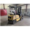 Image 4 : YALE 3 STAGE 189" MAST 5,000LB CAPACITY SIT DOWN COUNTERBALANCE PROPANE FORKLIFT WITH EXTRA WIDE