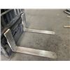Image 9 : YALE 3 STAGE 189" MAST 5,000LB CAPACITY SIT DOWN COUNTERBALANCE PROPANE FORKLIFT WITH EXTRA WIDE