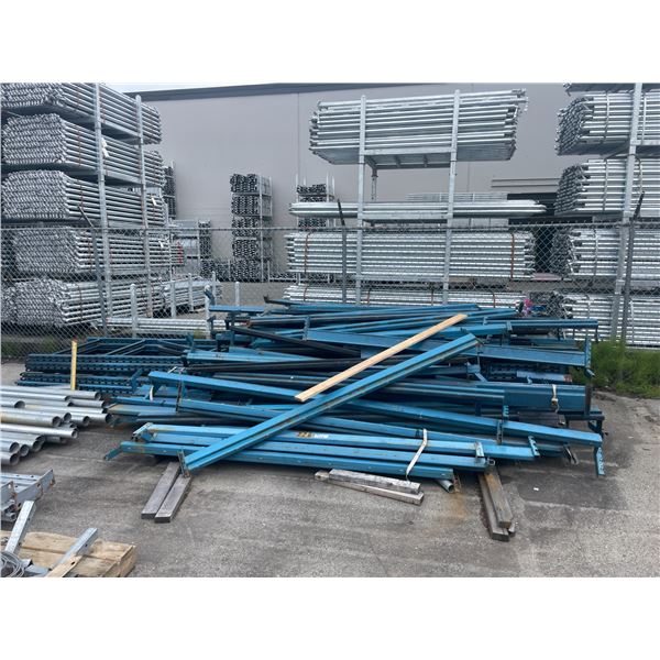 STACK OF BLUE ARPAC INDUSTRIAL PALLET RACKING & PALLET OF DECKING
