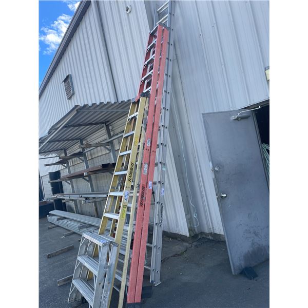 FEATHERLITE ORANGE 14 FT INDUSTRIAL STEP LADDER