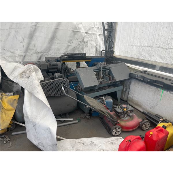 CONTENTS OF OUTDOOR TENT CORNER INCLUDING 5 ASSORTED HEAVY DUTY PARTS MACHINES