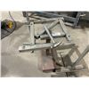 Image 2 : 3 MATERIAL STANDS