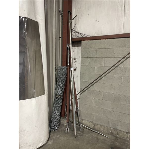 2 SPREADER BARS, 1 TRAILER BAR & ROLL OF CHAIN LINK FENCING