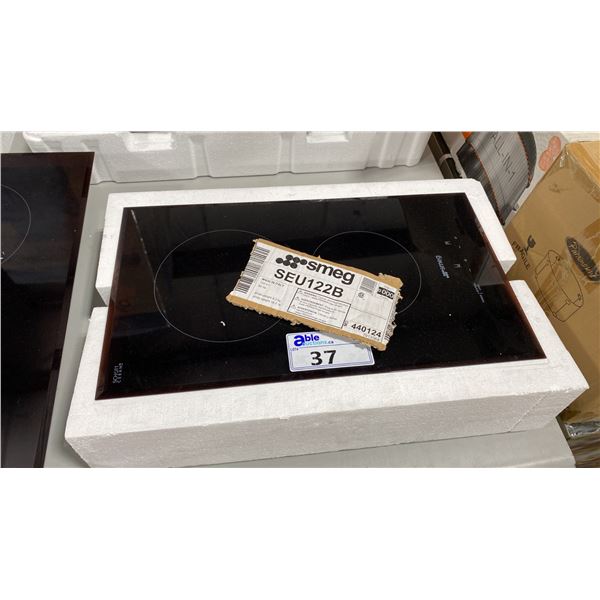 SMEG MODEL SEU122B. 12" BUILT IN ELECTRIC CERAMIC COOKTOP WITH 2 COOKING ZONES, 9 POWER LEVELS
