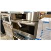 Image 2 : BOSCH MODEL HSLP451UC. BENCHMARK SERIES 30" STAINLESS STEEL BUILT IN STEAM CONVECTION OVEN WITH DUAL