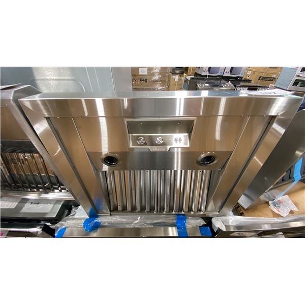 DACOR MODEL HWHP3018S. HIGH-END 30-INCH WALL-MOUNT CANOPY RANGE HOOD FINISHED IN STAINLESS STEEL