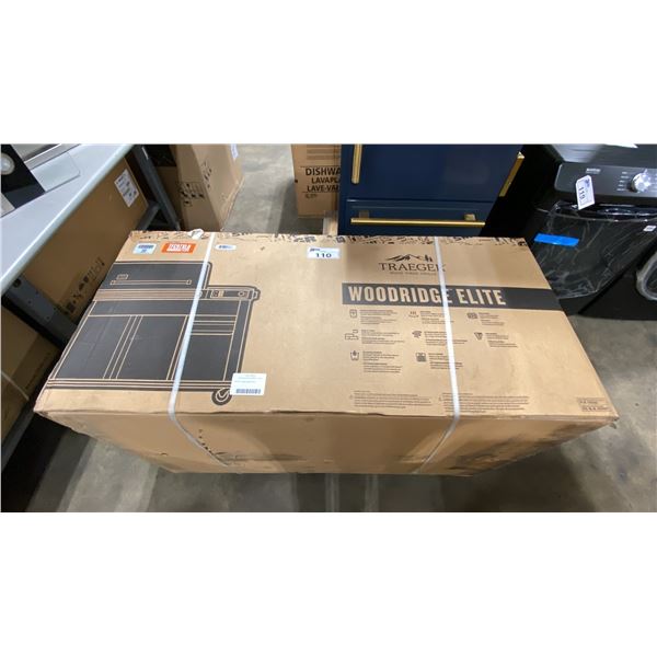 TRAEGER MODEL TFC97XLH. WOODRIGED ELITE WOOD FIRED GRILL AND SMOKER. CUSTOMIZABLE, EZ-CLEAN