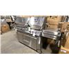 Image 2 : NAPOLEON MODEL 825RSBI. PRESTIGE PRO 825 RSBI STAINLESS STEEL DUAL HEAD NATURAL GAS GRILL WITH