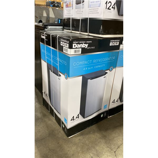 DANBY MODEL DCR044B1SLM. 4.4 CUBIC FOOT SINGLE-DOOR COMPACT MINI FRIDGE