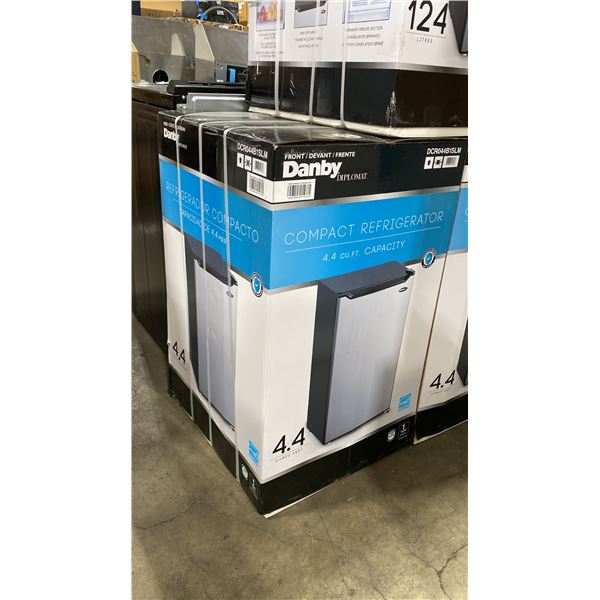 DANBY MODEL DCR044B1SLM. 4.4 CUBIC FOOT SINGLE-DOOR COMPACT MINI FRIDGE