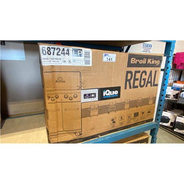 BROIL KING MODEL 687244. REGAL Q 490 PRO IR 4-BURNER PROPANE GAS BBQ GRILL IN BLACK