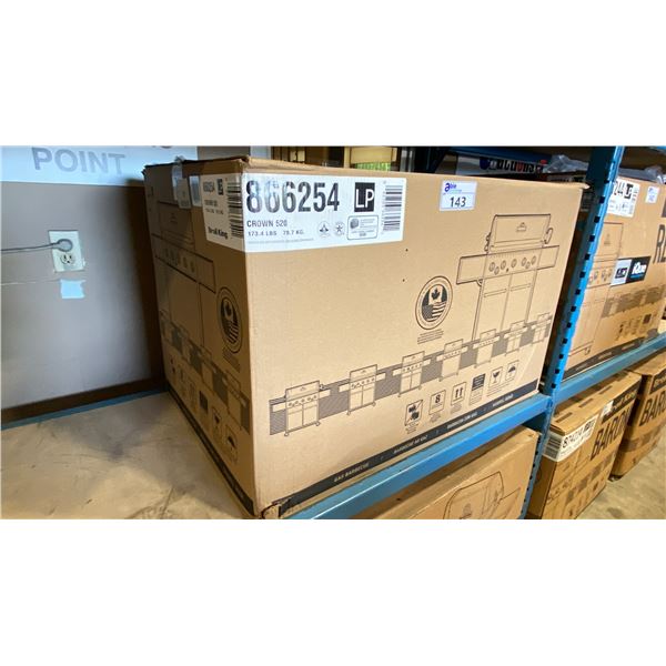 BROIL KING MODEL 866254. CROWN 520 5-BURNER PROPANE GAS GRILL IN BLACK.