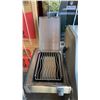 Image 4 : NAPOLEON ROGUE PRO-S STAINLESS STEEL 4 BURNER NATURAL GAS GRILL WITH REAR INFRARED ROTISSERIE