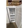 Image 2 : MOFFAT MODEL MUF06DMRAWW. 5.5 CU. FT UPRIGHT FREEZER IN WHITE