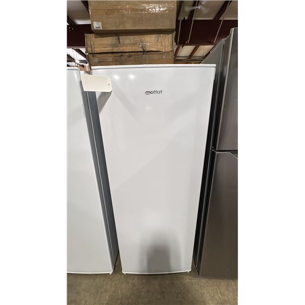 MOFFAT MODEL MUF06DMRAWW. 5.5 CU. FT UPRIGHT FREEZER IN WHITE