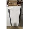 Image 1 : MOFFAT MODEL MUF06DMRAWW. 5.5 CU. FT UPRIGHT FREEZER IN WHITE