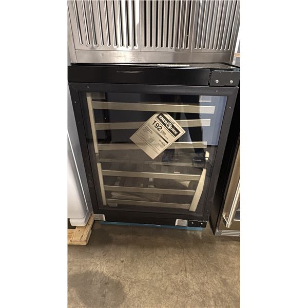 THERMADOR MODEL T24UW900RP. 24" UNDER COUNTER WINE COOLER IN BLACK, SOME SCRATCHES