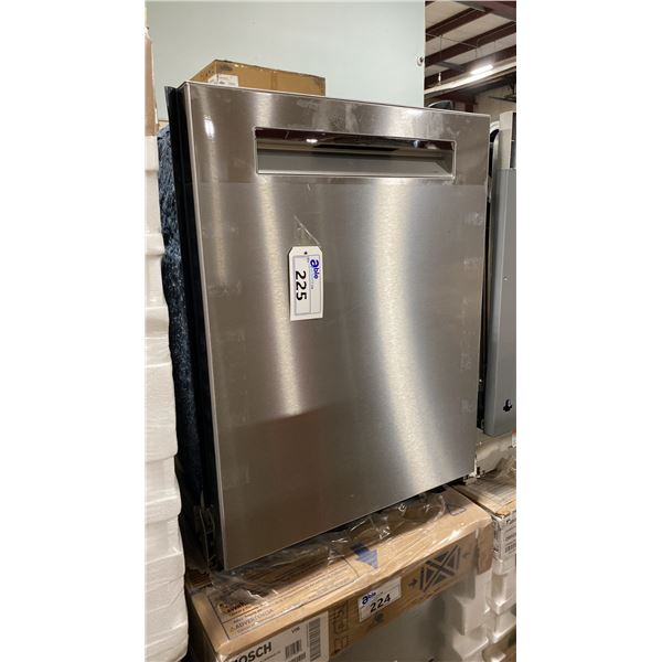 BOSCH MODEL SHP78CP5N/25. BOSCH 800 SERIES 24" BUILT-IN POCKET HANDLE SMART DISHWASHER WITH