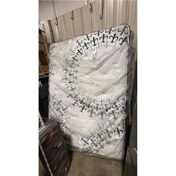 QUEEN SIZE DELUXE MATTRESS & BOXSPRING