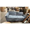 Image 2 : PALLISER MODEL 77889-01. BURNAM FABRIC SOFA, BLUE