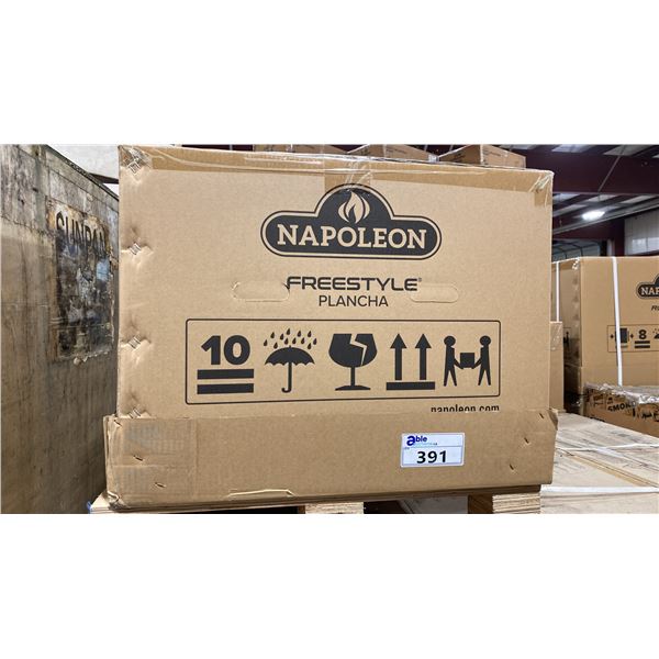 NAPOLEON FREESTYLE 24" NATURAL GAS GRILL WITH FLAT TOP GRIDDLE IN BLACK