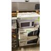 Image 1 : GROUP OF 3 GE AND SAMSUNG MICROWAVE OVENS.
