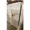 Image 2 : AMANA MODEL ART316TFDW02. TEXTURED WHITE 16 CU FT FREESTANDING TOP-FREEZER REFRIGERATOR