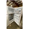 Image 3 : AMANA MODEL ART316TFDW02. TEXTURED WHITE 16 CU FT FREESTANDING TOP-FREEZER REFRIGERATOR