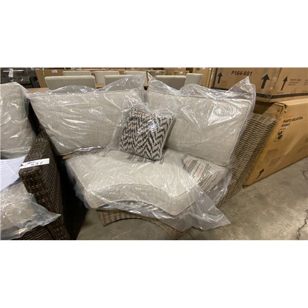 ASHLEY SIGNATURE DESIGN P791-851 PLASTIC RATTAN BEACHCROFT CURVED OUTDOOR PATIO CORNER CHAIR WITH
