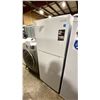 Image 2 : MARATHON MODEL MFF103W. 24" 10.4 CU FT WHITE MID-SIZED TOP FREEZER REFRIGERATOR