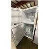 Image 3 : MARATHON MODEL MFF103W. 24" 10.4 CU FT WHITE MID-SIZED TOP FREEZER REFRIGERATOR