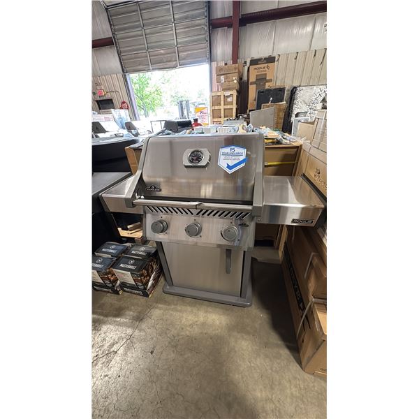 NAPOLEON MODEL R425. ROGUE STAINLESS STEEL 3 BURNER PROPANE BBQ