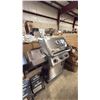 Image 2 : NAPOLEON MODEL R425. ROGUE STAINLESS STEEL 3 BURNER PROPANE BBQ