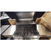 Image 3 : NAPOLEON MODEL R425. ROGUE STAINLESS STEEL 3 BURNER PROPANE BBQ