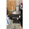 Image 1 : NAPOLEON MODEL RPS425RSIB. ROGUE PRO S PHANTOM MATTE BLACK WITH 3 BURNERS, INFRARED REAR ROTISSERIE
