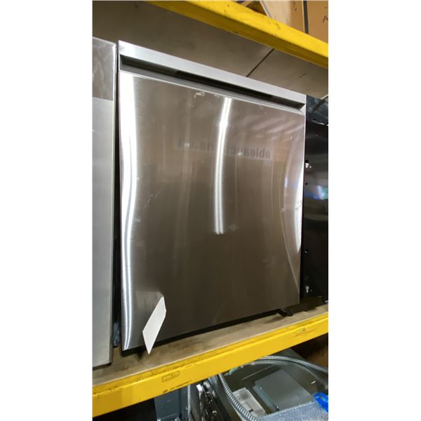 SAMSUNG MODEL DW80B6060US. 24" BUILT IN STAINLESS STEEL TOP CONTROL SMART DISHWASHER